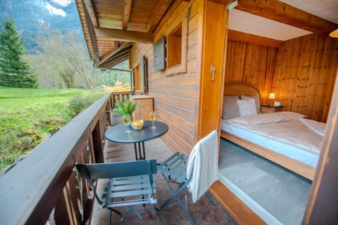 Patio, Spring, Bed, Day, Natural landscape, Garden, View (from property/room), Balcony/Terrace, Photo of the whole room, Dining area, Bedroom, Garden view, Mountain view