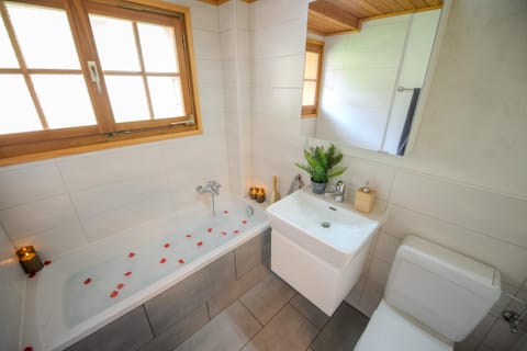 Bathroom, Bath, towels