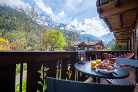 Patio, Spring, Day, Natural landscape, View (from property/room), Balcony/Terrace, Food and drinks, Dining area, Food, Mountain view, Breakfast, Continental breakfast