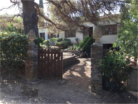 Villa spacieuse à deux pas du centre du village et de la mer Villa in Hyères