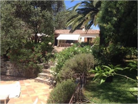 Villa spacieuse à deux pas du centre du village et de la mer Villa in Hyères