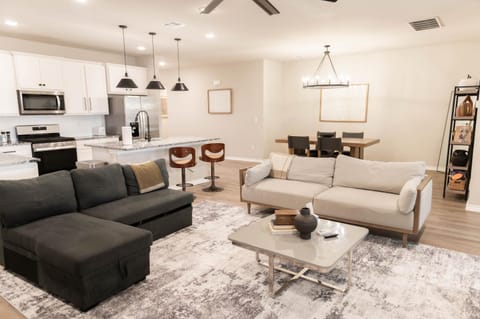 A Spacious Pet Friendly Home that Sleeps 10 House in Oklahoma City