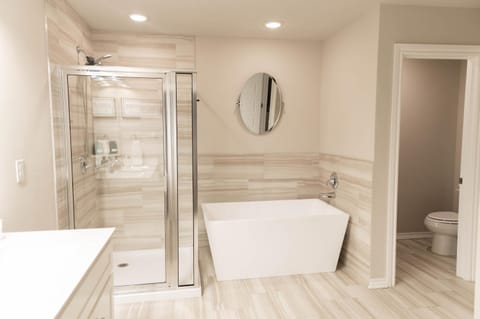 A Spacious Pet Friendly Home that Sleeps 10 House in Oklahoma City