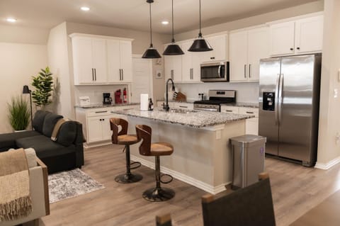 A Spacious Pet Friendly Home that Sleeps 10 House in Oklahoma City