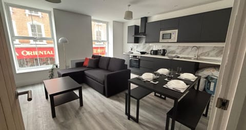 Kitchen or kitchenette, Living room, Seating area, Dining area