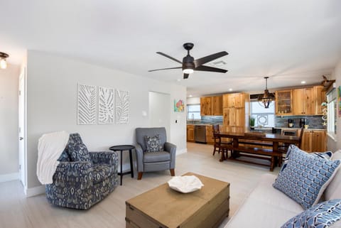 Island Vibes by Sun Palace Vacations House in Estero Island