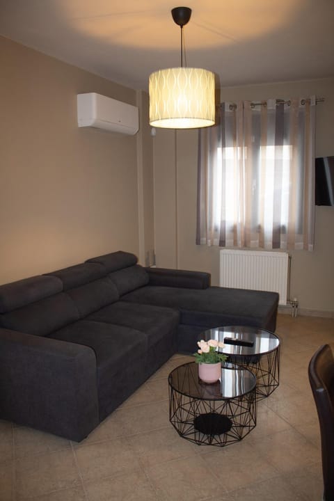 Communal lounge/ TV room, TV and multimedia, Living room, Seating area, Evening entertainment