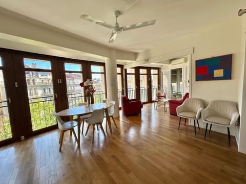 Living room, Seating area, Dining area