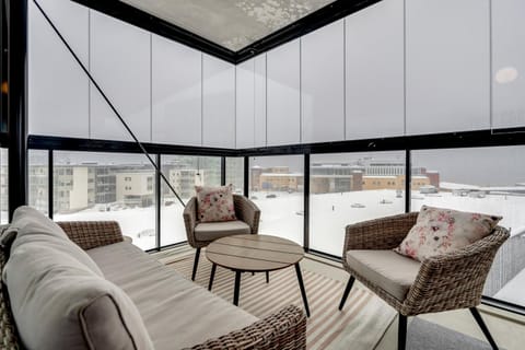 Modern Escape I Great Location I Balcony View Apartment in Tromso