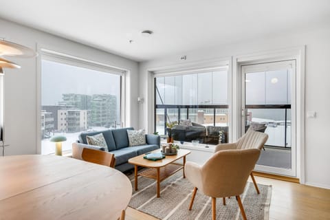 Modern Escape I Great Location I Balcony View Apartment in Tromso