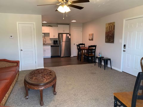 Cozy & Convenient Stay 2BR Near Ft Campbell Apartment in Clarksville