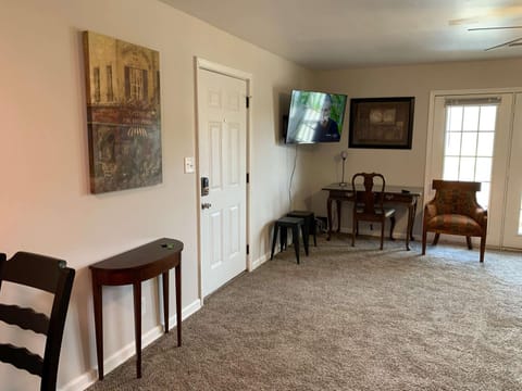 Cozy & Convenient Stay 2BR Near Ft Campbell Apartment in Clarksville
