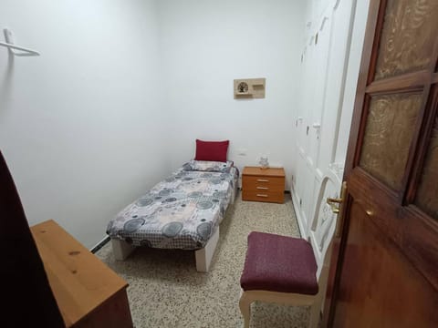 Bed, Photo of the whole room, Bedroom, internet, towels