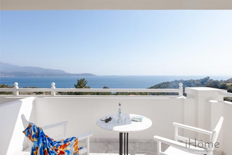 Patio, Day, Natural landscape, View (from property/room), Balcony/Terrace, Sea view