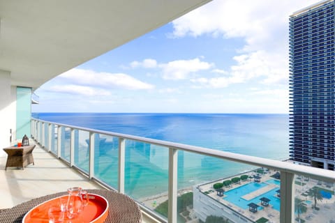 View (from property/room), Balcony/Terrace, Seating area