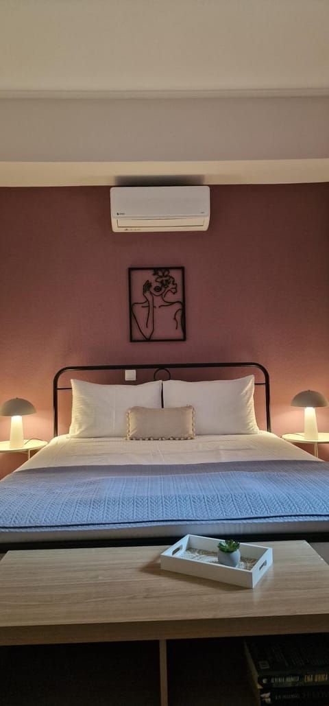 Bed, Photo of the whole room, Bedroom, air conditioner