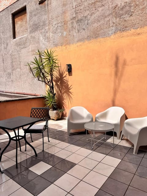 Property building, Balcony/Terrace, Balcony/Terrace
