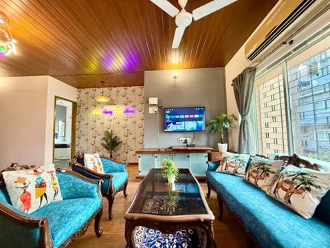 TV and multimedia, Living room, Seating area, Dining area, Evening entertainment