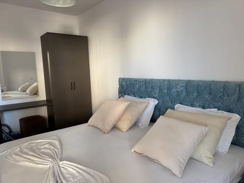 Bed, Bedroom, wardrobe