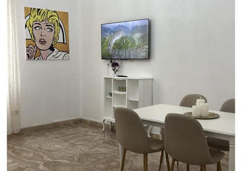 Communal lounge/ TV room, Living room