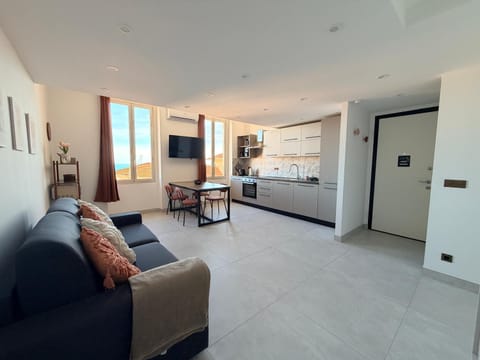 Courts & Coasts few steps from Tennis courts, Country Club and Montecarlo Beach Apartment in Monaco