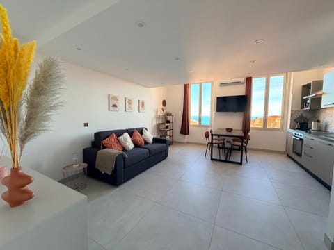 Courts & Coasts few steps from Tennis courts, Country Club and Montecarlo Beach Apartment in Monaco