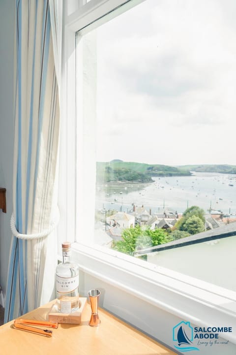 5 Glenthorne-Cosy Retreat - Harbour View & Parking Apartment in Salcombe