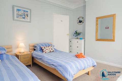 5 Glenthorne-Cosy Retreat - Harbour View & Parking Apartment in Salcombe