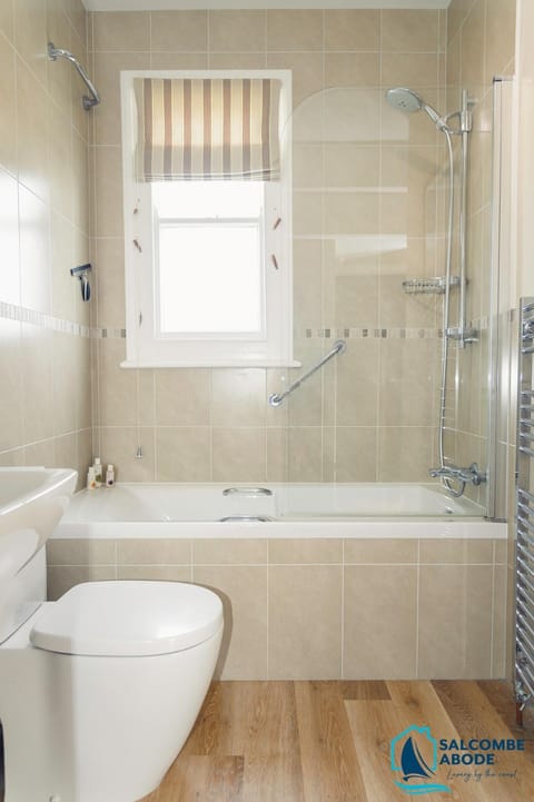 5 Glenthorne-Cosy Retreat - Harbour View & Parking Apartment in Salcombe