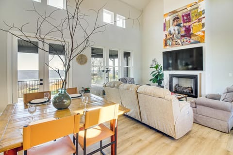 Dale Hollow Lake Views and Hot Tub Tennessee Escape House in Tennessee