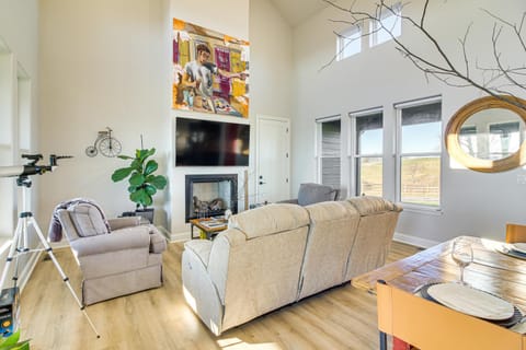 Dale Hollow Lake Views and Hot Tub Tennessee Escape House in Tennessee