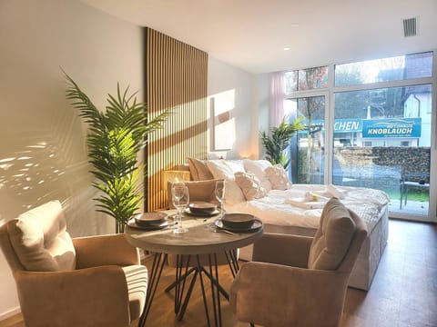 Bed, Living room, Photo of the whole room, Seating area, Dining area, Bedroom