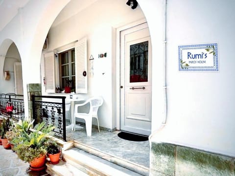 Rumi's Paros house-Port,Old town,100 doors Church in the heart of Parikia House in Paros