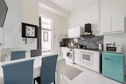 TV and multimedia, Communal kitchen, dishwasher, oven, pet friendly, toaster, kitchen