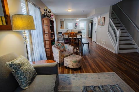 Living room, Photo of the whole room, Seating area, Dining area