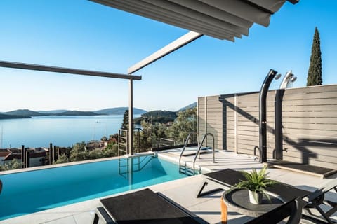 Pool view, Sea view, Swimming pool, sunbed