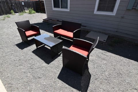 Bright basement unit with large yard and sunroom House in Thornton