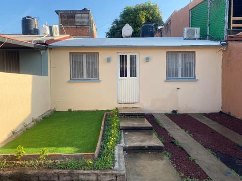 Casa Amanda House in Villa de Álvarez