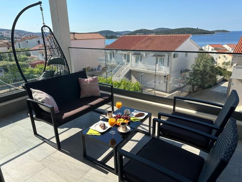 Natural landscape, Balcony/Terrace, Sea view
