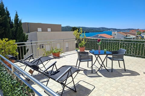 Balcony/Terrace, children, Family