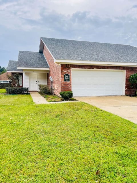 Eastgate 13A Apartment in Hammond