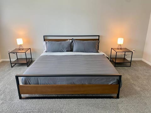 4-BR Getaway Ideal for Families House in Rosenberg