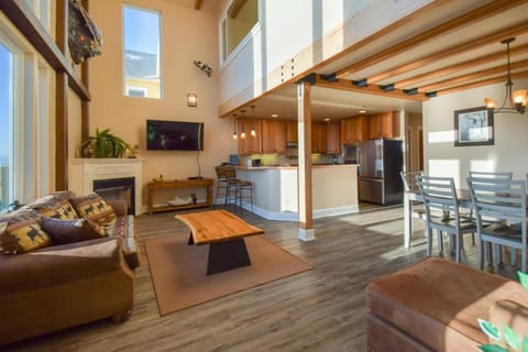 Communal lounge/ TV room, TV and multimedia, Kitchen or kitchenette, Living room, Seating area, Dining area, Evening entertainment