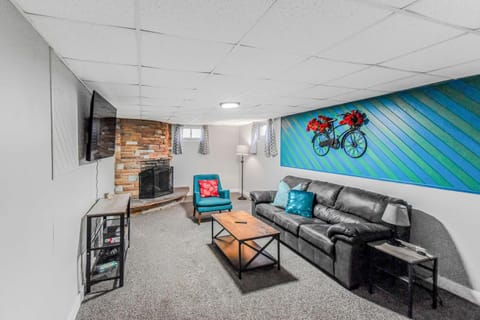 Huge family home in Centennial with five bedrooms large yard and plenty of parking House in Littleton