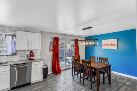 Huge family home in Centennial with five bedrooms large yard and plenty of parking House in Littleton