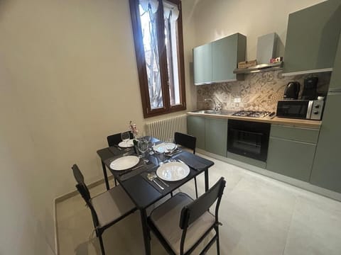 Kitchen or kitchenette, Dining area, oven, stove, toaster