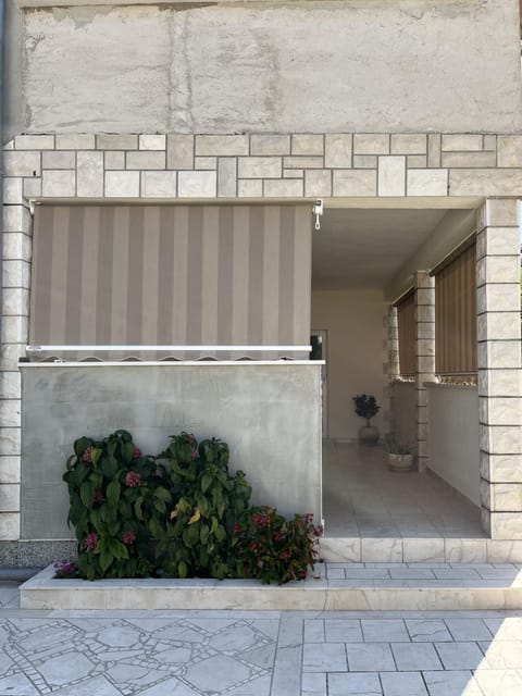 Patio, Facade/entrance