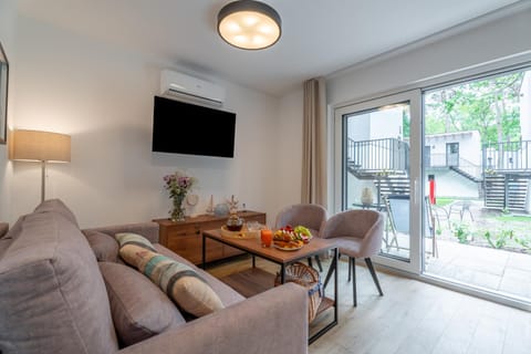 Balcony/Terrace, Living room, Dining area, Food, air conditioner