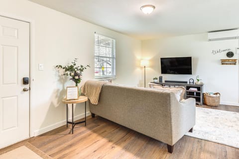 4 Mi to Dtwn Dog-Friendly Fayetteville Home House in Fayetteville