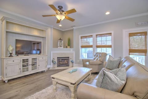 Living room, Seating area, fireplace
